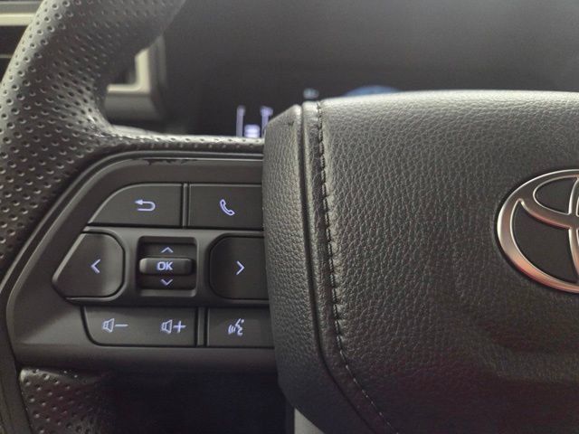 Used 2025 Toyota Camry SE w/ Convenience Package FWD image 71