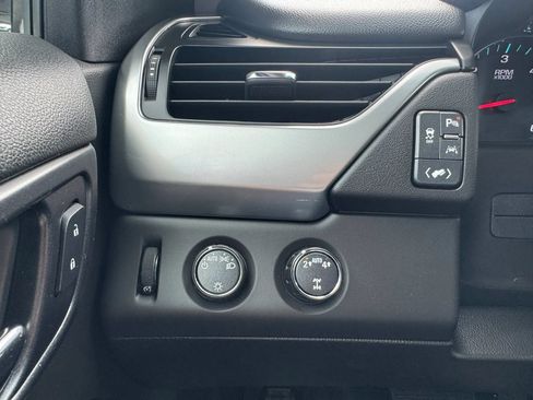 Used 2017 Chevrolet Suburban LT AWD/4WD image 31