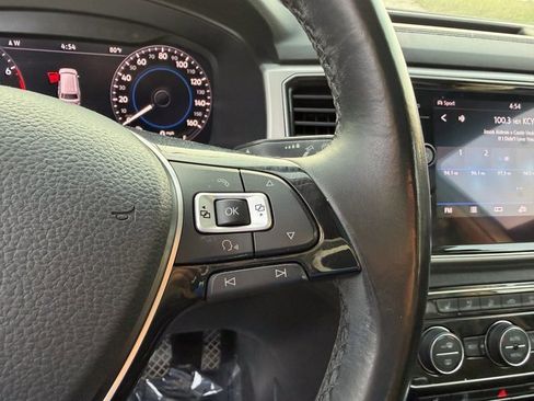 Used 2018 Volkswagen Atlas SEL Premium image 11