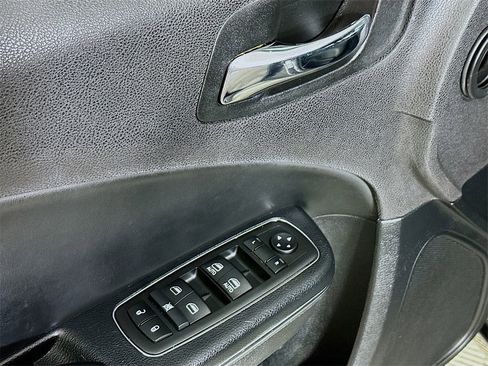 Used 2014 Dodge Charger SE image 21