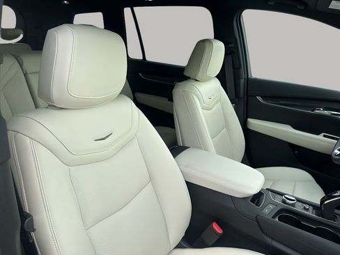 New 2025 Cadillac XT6 Sport w/ Technology Package image 13