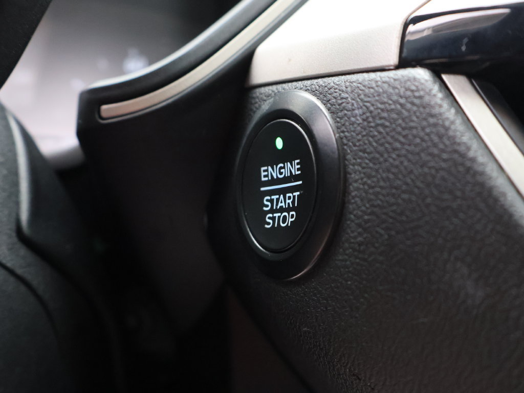 Used 2020 Ford Escape SE FWD image 25