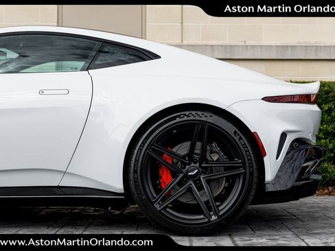 Used 2025 Aston Martin V8 Vantage Coupe image 38