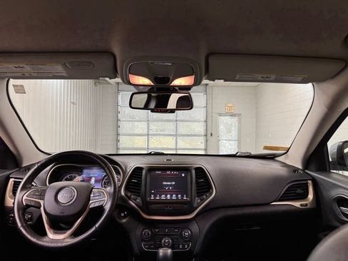 Used 2017 Jeep Cherokee Limited AWD/4WD image 21