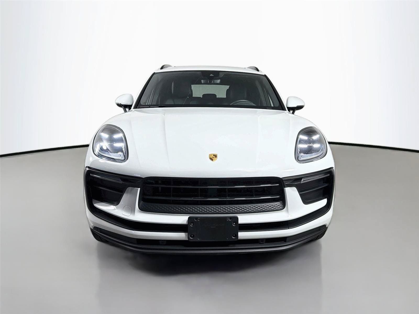 Certified 2022 Porsche Macan AWD/4WD image 10