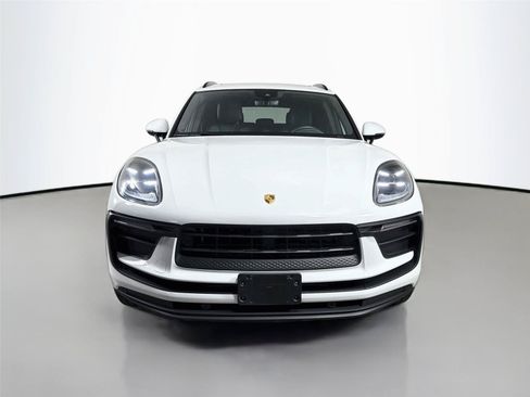 Certified 2022 Porsche Macan AWD/4WD image 10