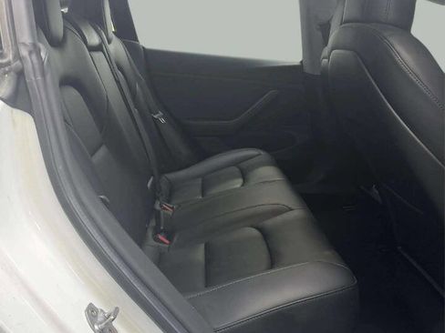 Used 2019 Tesla Model 3 Standard Range image 8