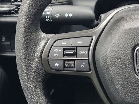Certified 2025 Honda HR-V LX image 28