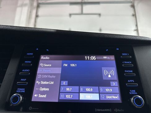 Used 2019 Toyota Sienna XLE image 30