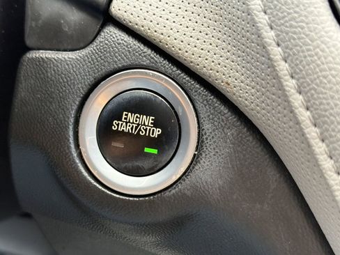 Used 2018 Chevrolet Equinox Premier FWD image 9