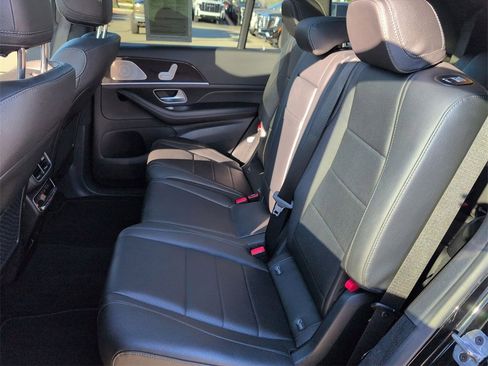 Used 2025 Mercedes-Benz GLS 450 4MATIC image 24