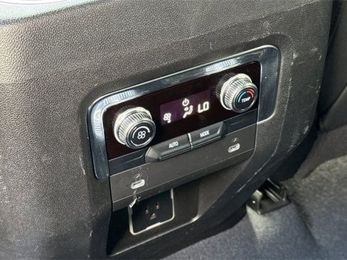 Used 2024 GMC Yukon SLT image 44