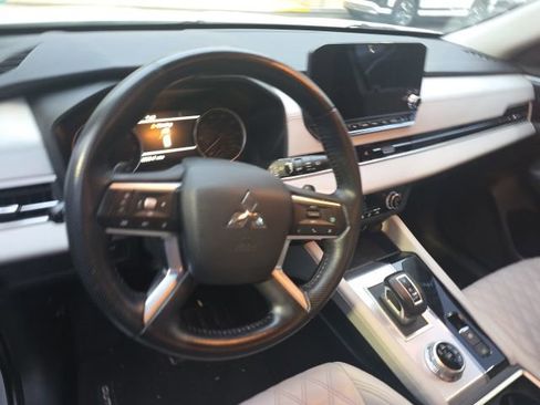 Used 2022 Mitsubishi Outlander SEL image 8