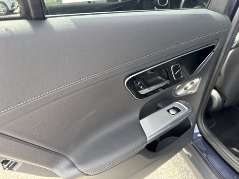 Used 2024 Mercedes-Benz GLC 300 4MATIC image 11
