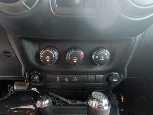 Used 2017 Jeep Wrangler Unlimited Sport w/ Quick Order Package 24S AWD/4WD image 18