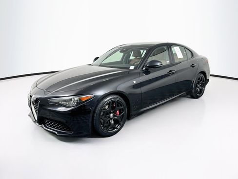 Used 2022 Alfa Romeo Giulia Ti RWD image 3