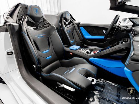 Used 2022 Lamborghini Huracan EVO image 47