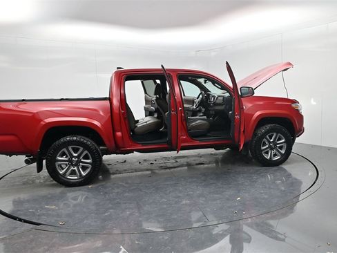 Used 2019 Toyota Tacoma Limited image 57