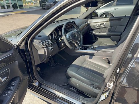 Used 2014 Mercedes-Benz E 550 4MATIC Sedan image 2