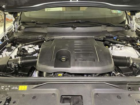 Used 2025 Land Rover Discovery Dynamic SE image 25