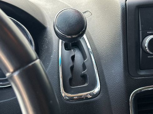 Used 2016 Dodge Grand Caravan SXT w/ UConnect Hands-Free Group FWD image 18