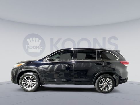 Used 2019 Toyota Highlander XLE AWD/4WD image 2