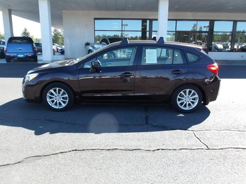 Used 2013 Subaru Impreza 2.0i Premium w/ All-Weather Pkg AWD/4WD image 2