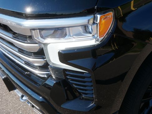 Used 2024 Chevrolet Silverado 1500 High Country w/ High Country Premium Package AWD/4WD image 15