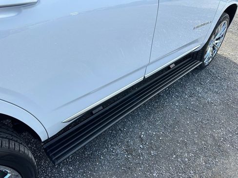 Used 2025 GMC Yukon Denali w/ Sun & Power Step Package image 24