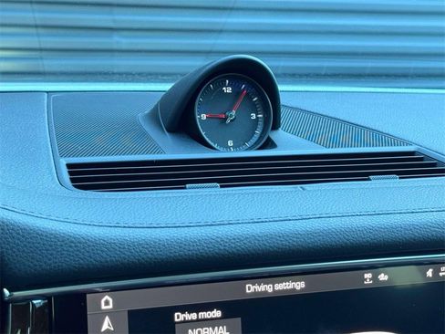 Used 2021 Porsche Panamera image 24