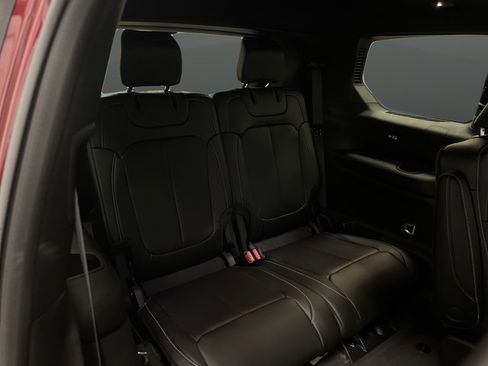 New 2026 Jeep Grand Cherokee L Limited w/ Luxury Tech Group II AWD/4WD image 33