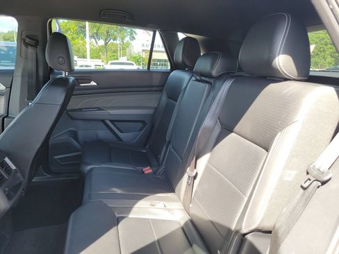 Used 2022 Volkswagen Atlas Cross Sport SE FWD image 19