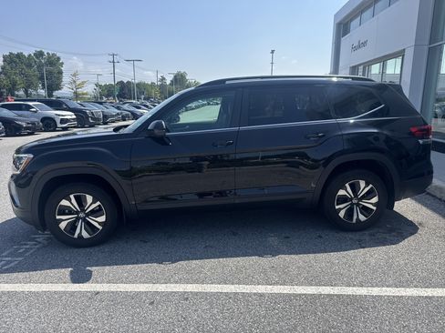 Used 2024 Volkswagen Atlas SE AWD/4WD image 3