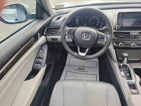 Used 2018 Honda Accord EX image 18