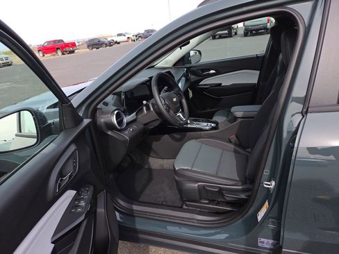 New 2026 Chevrolet Trax LT w/ LT Convenience Package FWD image 10
