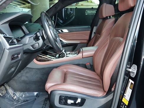 Used 2021 BMW X7 M50i w/ Dynamic Handling Package AWD/4WD image 25