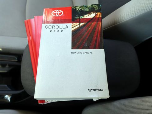 Used 2022 Toyota Corolla LE FWD image 34