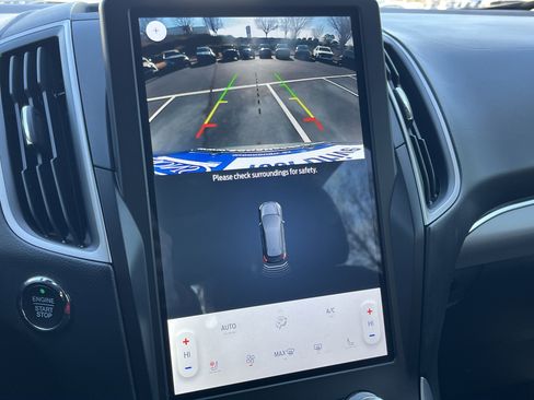 Used 2021 Ford Edge SEL w/ Convenience Package image 4