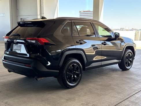 Used 2019 Toyota RAV4 LE image 6