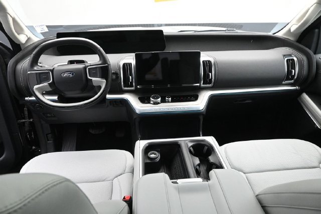 Certified 2025 Ford Expedition Max Platinum w/ Driver's Package AWD/4WD image 22