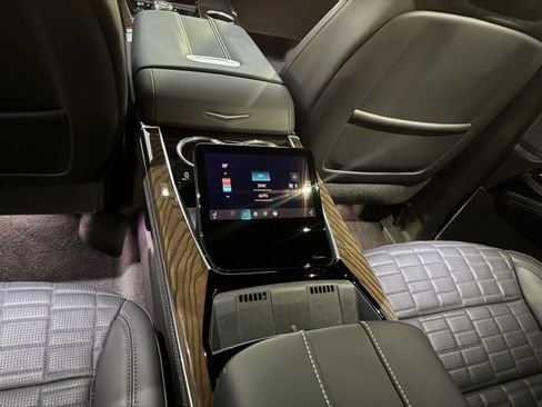 Used 2025 Cadillac Escalade Sport Platinum image 11