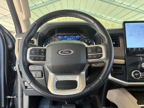 Used 2024 Ford Expedition Limited RWD image 17