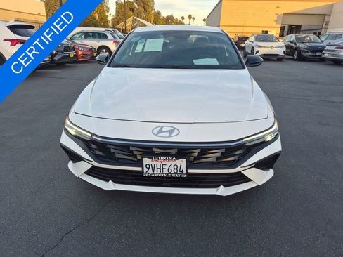 Used 2025 Hyundai Elantra SEL image 2
