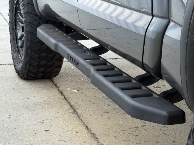 Used 2023 Nissan Titan PRO-4X w/ Pro-4x Convenience Package AWD/4WD image 10