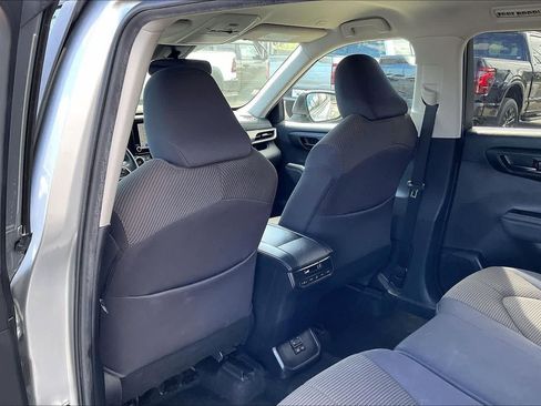 Used 2023 Toyota Highlander L FWD image 12
