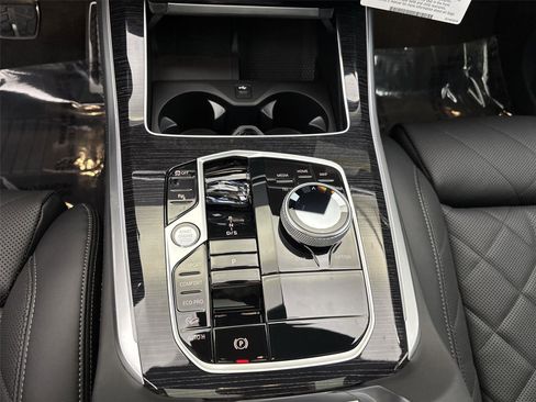 New 2026 BMW X5 M60i image 23