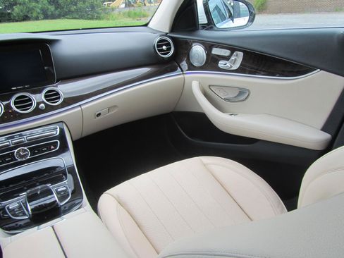 Used 2017 Mercedes-Benz E 300 image 14
