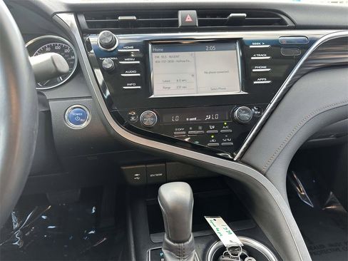 Used 2018 Toyota Camry XLE image 16