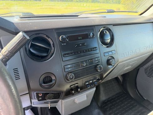 Used 2014 Ford F550 2WD Regular Cab Super Duty image 8