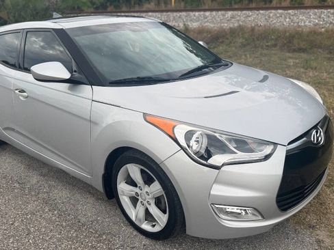 Used 2014 Hyundai Veloster w/ Style Package 02 image 2